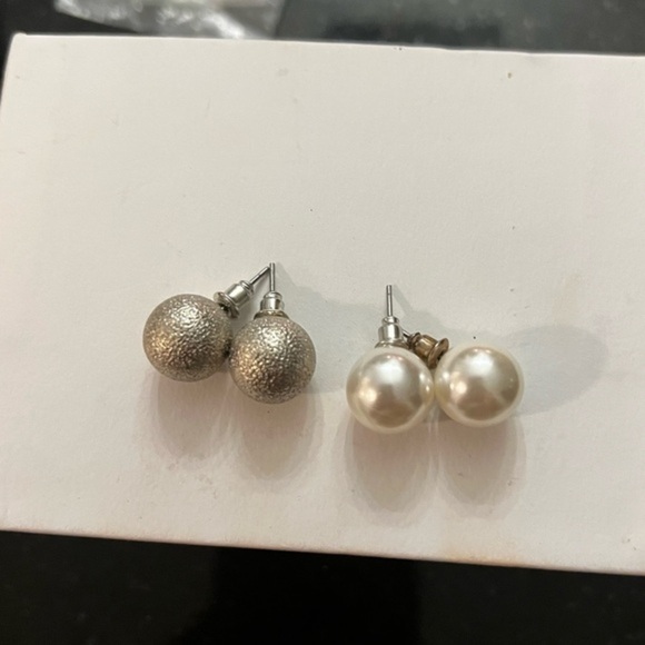 Ball  earrings - Picture 1 of 4